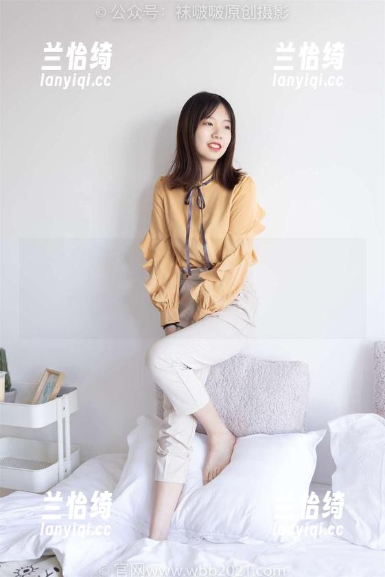 BoBoSocks袜啵啵 - 甜甜圈的心灵图库：丝袜的优雅与裸足的自在，分享这一切！