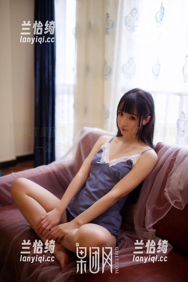 GIRLT果团网 - 超乎想象的夏日，好像每一张莫雅淇的照片都在发光！