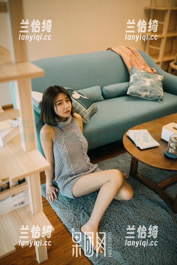 GIRLT果团网 - 莫雅淇的圣诞照片上线：免费领取,否则会被可爱的雪人盯着哦