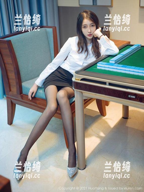 HuaYang花漾-果儿Victoria HuaYang花漾 - 果儿Victoria的天台探险:图包里放了什么,你敢开吗?