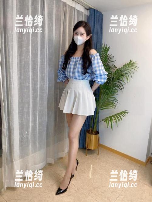 微密圈 - 一组高清的July芝岚睡衣套图，看得我心里像小鹿一样乱撞。