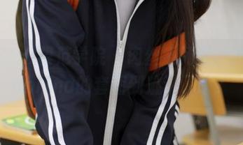 MFStar模范学院 – 肉丝系列里，许诺Sabrina的套图到底讲了啥？