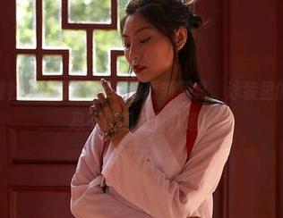 MiiTao蜜桃社 – 小草莓Berry最新写真，泳装里的细节，简直忍不住想多看几遍！