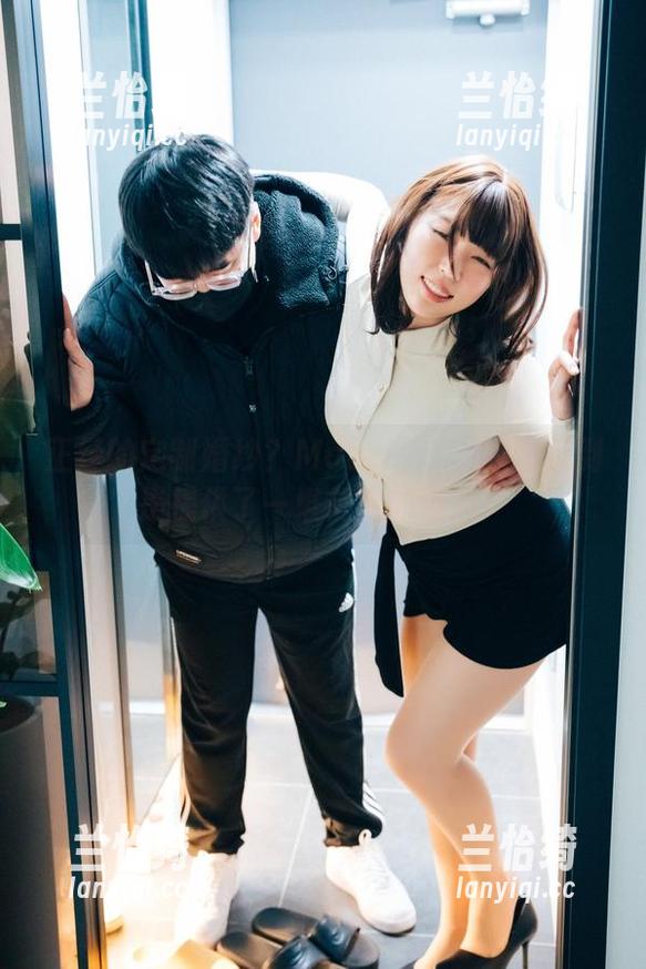 正经的定制婚纱？Mozzi(모찌)的图集倒是提供了一堆俏皮的姿态！