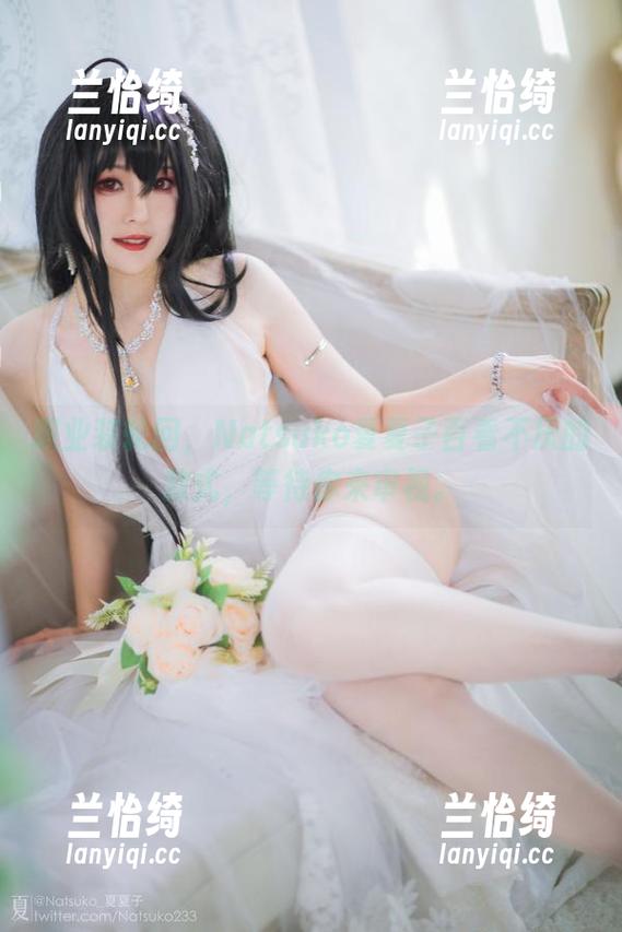 职业装轮回，Natsuko夏夏子百看不厌的款式，等待你来审视。