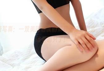 ROSI免费写真：一双美腿在我的屏幕上走来走去，我都不知道该看哪只了！
