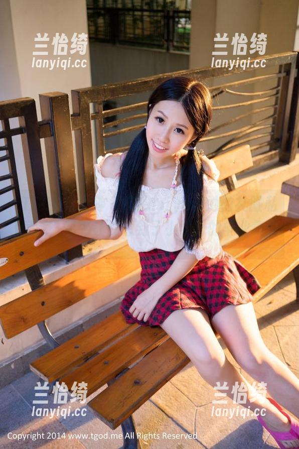TGOD推女神 - 宛恩miyu和她的礼服私房照，莫名让我想到了小学时的毕业舞会。