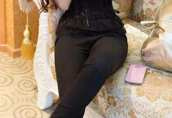 TuiGirl推女郎 – 梁棋棋的白丝分享，有点让人意外又期待。
