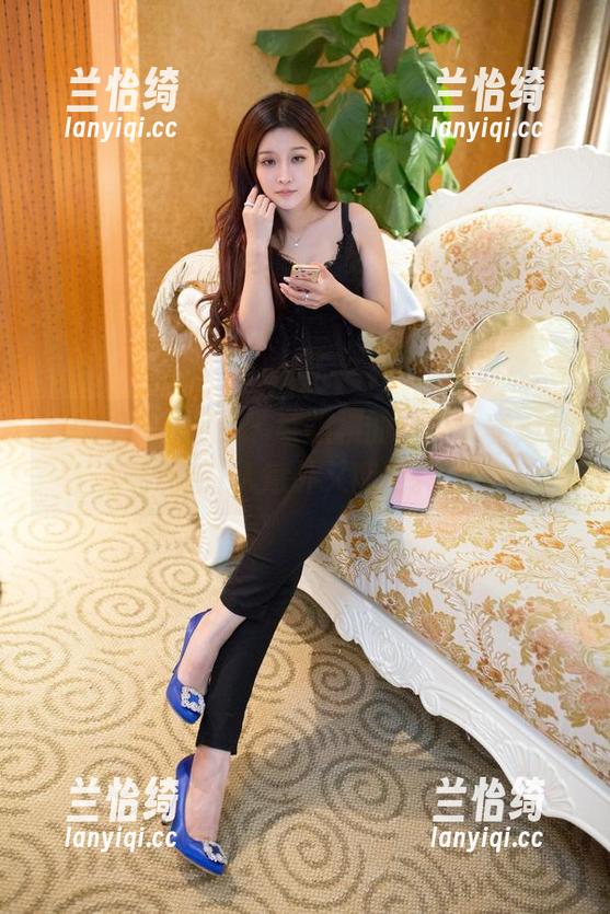 TuiGirl推女郎 - 梁棋棋的白丝分享，有点让人意外又期待。