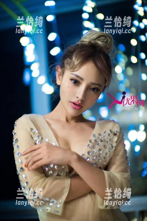UGirls尤果网 - 王谨轩，总觉得连体衣里藏了什么，但谁能拒绝免费照片的诱惑呢？