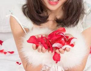 UGirls尤果网 – 最新！芊小童的吊带，今天你要扛多久？