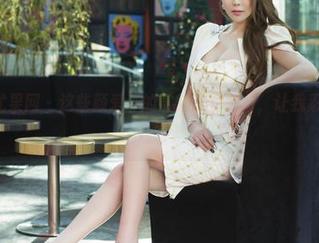 UGirls尤果网 – 这些颜爱泽的最新泳衣照片，让我忍不住多看几眼。