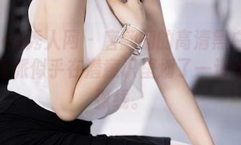 Xiuren秀人网 – 唐翩翩的高清黑白套图，极简派似乎在潜意识里划了一道优雅的弧线。