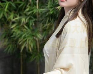Xiuren秀人网 – 原图里的大琪琪Emily：这样的职业装谁还敢上班！