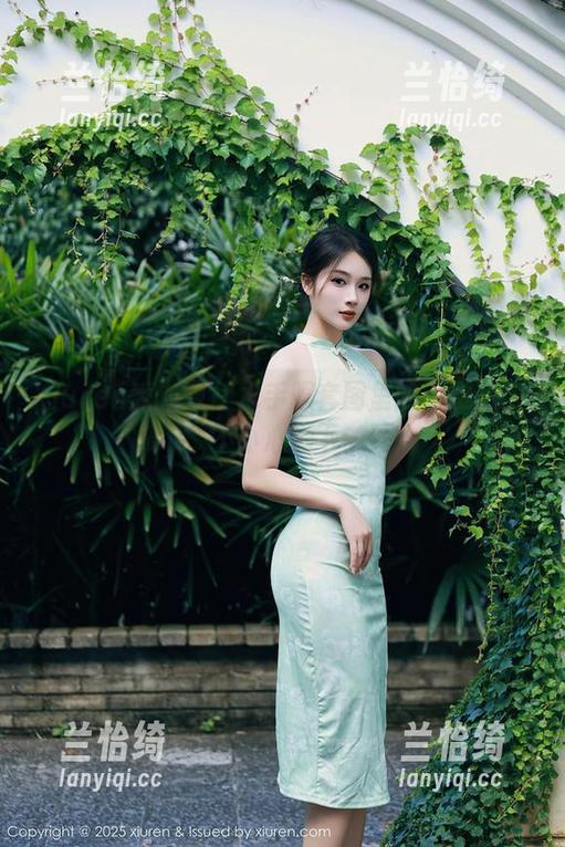 Xiuren秀人网 - 水手服套图里的小樱花baby，不小心洒下的红心