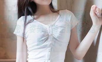 Xiuren秀人网 – 燕甘甘的写真：尝试了许多“秘密”姿势，最后就剩下这个“安静”了。