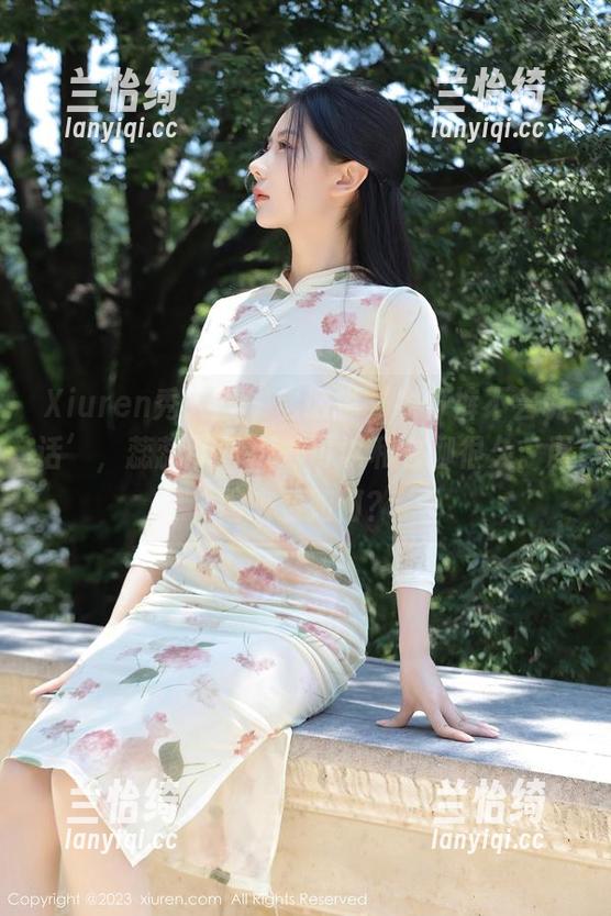 Xiuren秀人网 - 老话说‘牛仔裤不会说话’，蕊蕊ruirui却可以和它聊很久。原图来看如何？