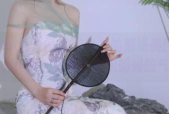Xiuren秀人网 – 陈芊儿的职场美图：看她怎么用职业装薄化全职妈妈的气质！