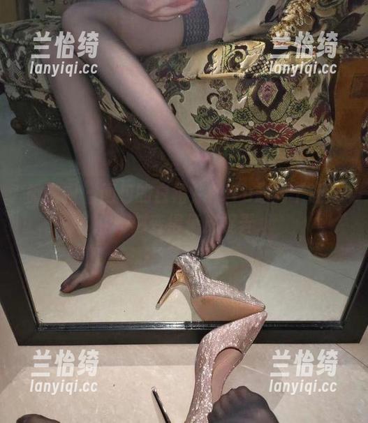 微密圈 - 图包的白裙，YuYu超甜丫让这一刻变得俏皮捉弄