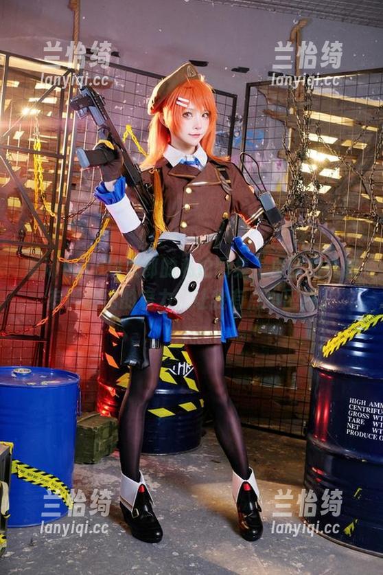 看kitaro绮太郎的私拍图集，里面的礼服有种迷离的魔力，让我有点小困惑。