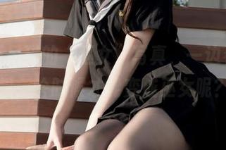 下载不呆猫的“巫女”写真，一边看一边想，啥时候才能变成巫女呢？