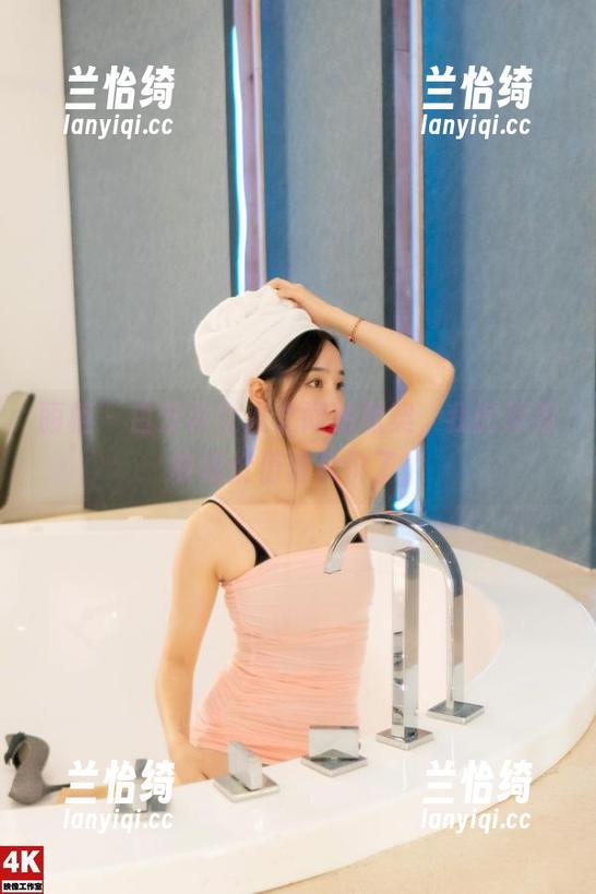 丽柜 - 白云与女友之间的默契，我的原图收藏价值再升价了！