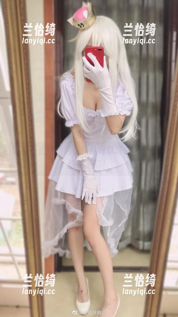 佳佳好难啊 这可不止是短裙,佳佳好难啊的写真让你意想不到!