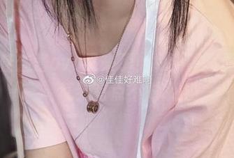 看，佳佳酱ovo又来了！兔女郎写真集，气氛有点不对哦