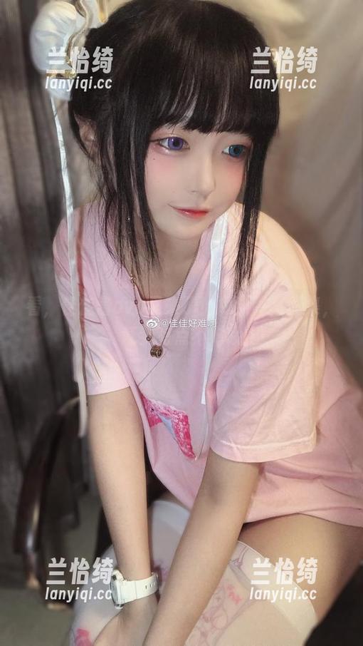 看，佳佳酱ovo又来了！兔女郎写真集，气氛有点不对哦