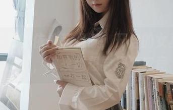 一丝不苟的依依超级懒，开启的女巫全套图集，越来越想要探个究竟