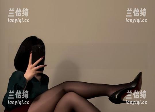 微密圈 - 没下载保守的二舅妈的蕾丝图包，你可能会错过一些小惊喜哦，真心推荐！