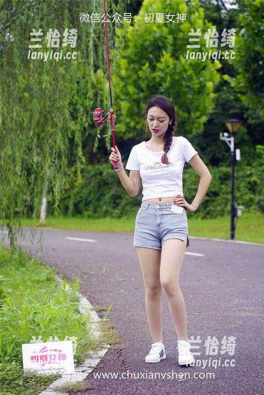 初夏女神 - 来了来了！环环的阳光女孩最新美图，敢问这一片光辉是怎么做到的？
