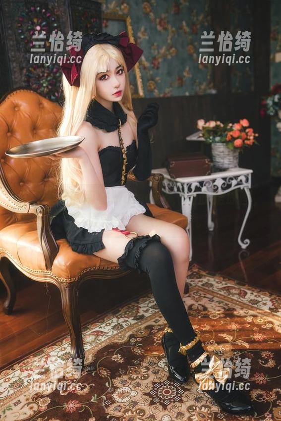 蓝汉服里的南桃Momoko，画面是原图，意境却让人想象无穷。