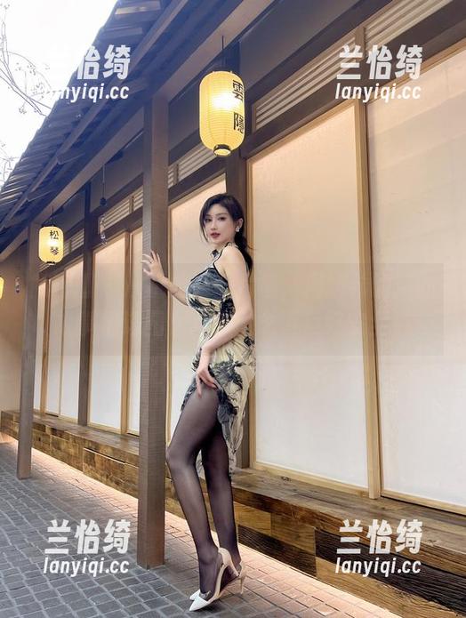 微密圈 - 从机舱到照片墙，周妍希的空姐故事精选图，心中默念请系好安全带