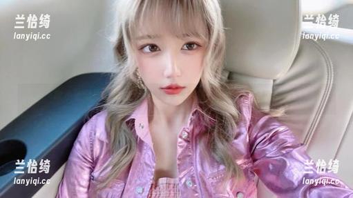 啾小妍网袜图集：大胆挑战穿搭底线，别问我怎么知道的！