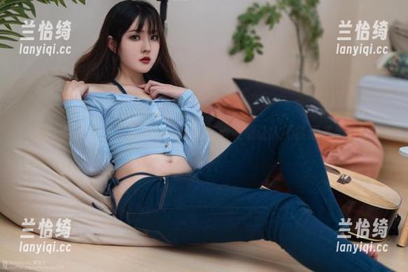 看，夏夏子连衣裙在线！那种高清美感让人不禁想多看几眼