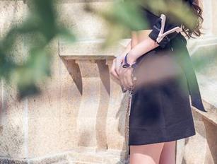 头条女神 – 信悦儿又来了，这个学生服图包太扎眼！
