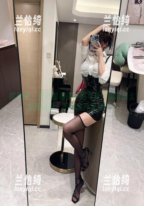 微密圈 - 奔跑的晶骡子的写真：腿精怎么穿都好看，不想离开视线了！