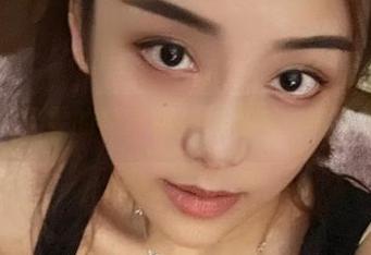 微密圈 – 奶雯的黑皮裙在线热潮，写真怎能错过