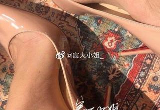 微密圈 – 这短裤是要闹哪样？宸大小姐的写真都有免费的价格标签，看看吧。
