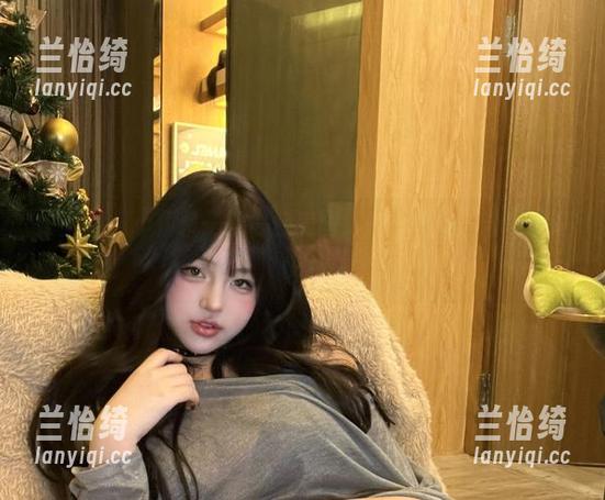 微密圈 - 小优优子的白丝美图，一不小心就偷瞄了好久，快下载！