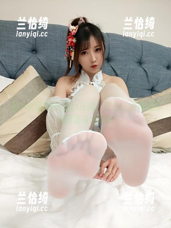 当小女巫露娜遇上OL风：肤色连裤袜里的小惊喜与大尴尬