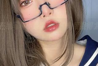 喂，这个在线写真小泉学姐吖的角度捉得太绝了，像在天上飞一样！
