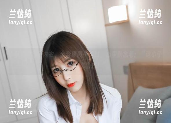 小酥酱的狂三内衣，全套原图不放过，心里默念着：“这小子怎么这么会挑！”