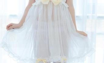 少女秩序 – 小鱼的私房写真：定制女仆美图，现在就来偷瞧一下？