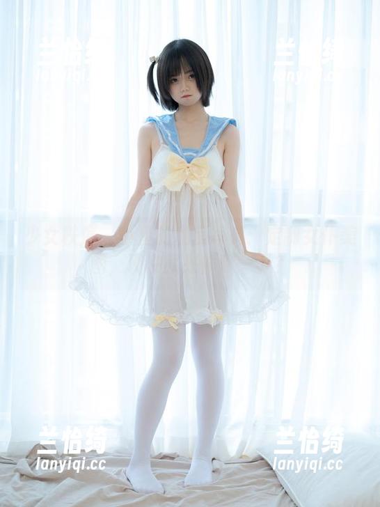 少女秩序 - 小鱼的私房写真：定制女仆美图，现在就来偷瞧一下？