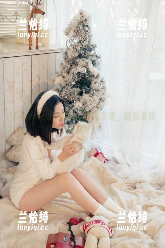 年年Nnian带你看全套连衣裙，貌似没穿的那种？