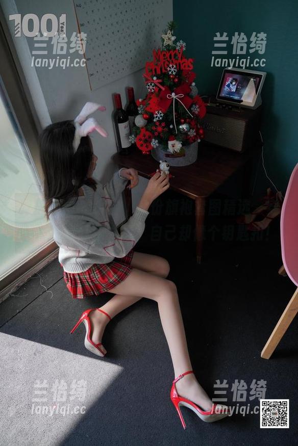 异思趣向 - 小宝｜此份旗袍套图精选，穿上去就是红毯之星，自己却像个钥匙扣！