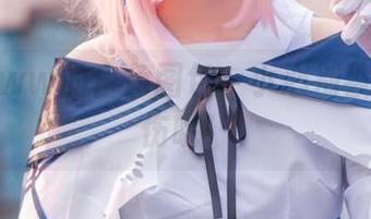 弥音音ww的白色图包—小心别被花瓣打伤哦！