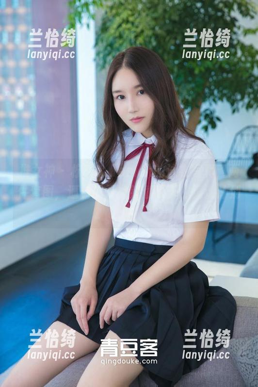 推女神 - 柠檬c_lemon的泳衣写真，两件套图，逼着我开始筹划夏天的海滩计划了！